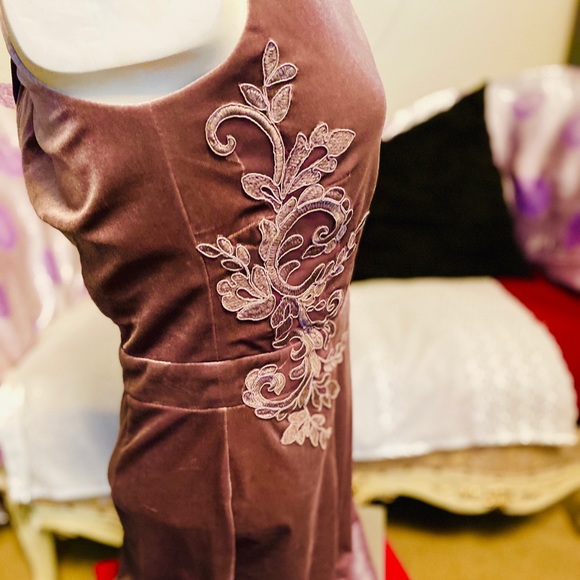 Stretch Velvet bodycon Dress Off the Shoulder Size Tall NWOT. Mauve. - Picture 6 of 8